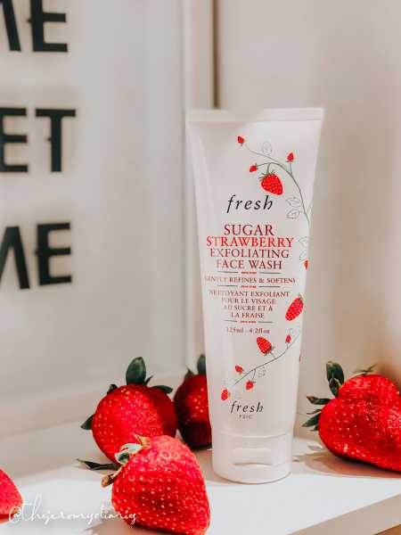 Fresh Sugar Strawberry Exfoliating Face Wash - The Jeromy Diaries