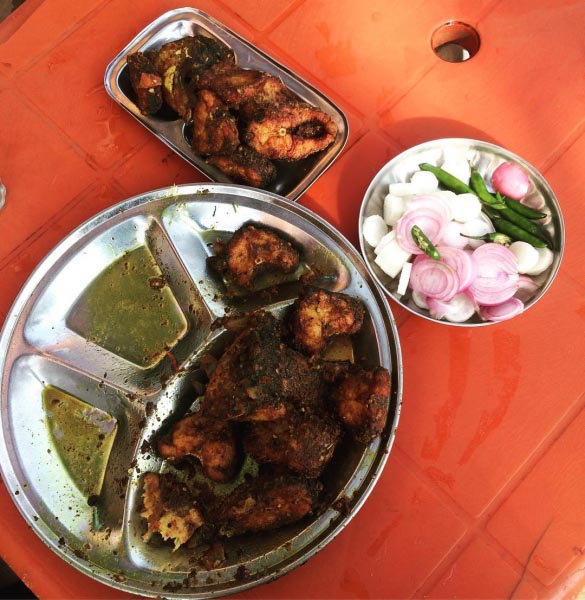 Freshly Caught, Instantly Bought, Given To Dhabe Waali Aunty To Pe Fried And Served Hot. Eating Lip Smacking Tengra Fish At A Dhaba At The Entrance Of Patratu Dam In #ranchi #jharkhand #instagood #instapic #instafood #fish #instalove #iphonography #foodporn #eatwell #eat #foodlover