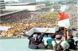 GERAKAN MAHASISWA SETENGAH KAKI