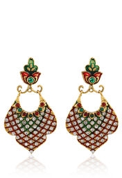 Gold Earrings: Jazz Up Your Sophisticated Look In Style!