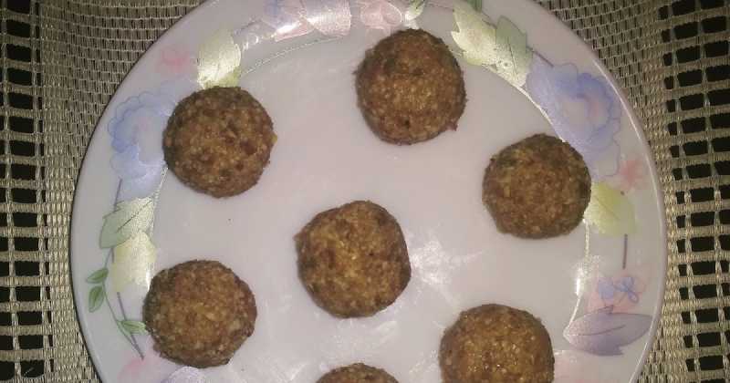 Groundnut Jaggery Laddoo / Shendanyache Ladu