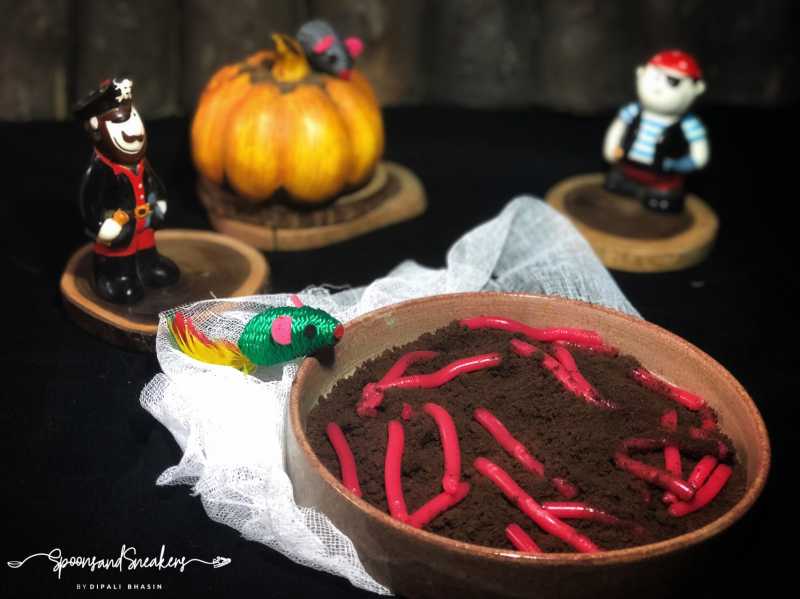 Halloween Special - Slimy Pink Worms In Biscuit Soil