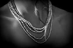 Handy Tips on How To Match Your Necklace With Neckline