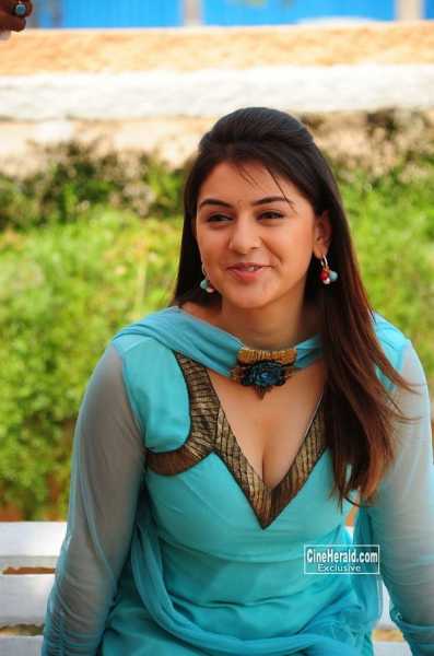 Hansika Motwani Hot Cleavage Photos
