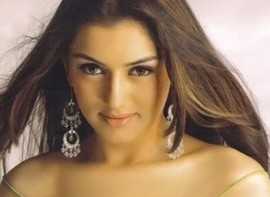 Hansika Is Trying Her Best To Grab Eyeballs