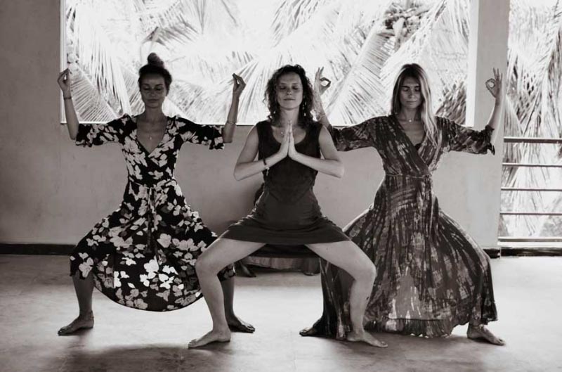 Hatha Yoga : From A Perspective Of A Common - Diya Yoga