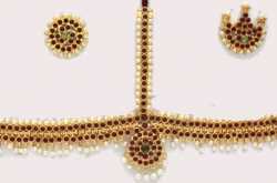 head jewelry for south india brides: nethichuti