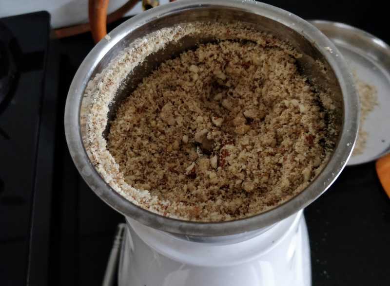 Healthy Snacking - Oat-Nut-Date Nibbles