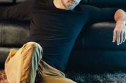 Heart-throb Imran Khan rescues a kitten. How humane!