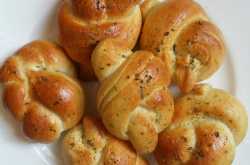 Herbed  Garlic Knots - Project Lavonne
