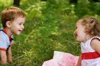 Hindi Shayri SMS - Unke Dil Mein Reh Pana Mushkil Hota Hai - Love Shayari {2019 }