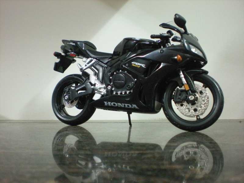 Honda CBR 1000RR - 1:12 (Maisto)