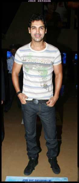 Hot Dude John Abraham Smiling Picture