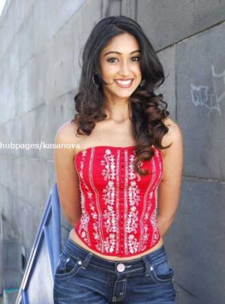 Hot Ileana Sexy Navel Show !! Check It Out !