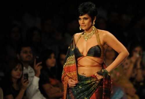 Hot Mandira Bedi Walks The Ramp At Kolkata Fashion Show - Photos,Pics