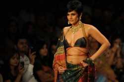 Hot Mandira Bedi Walks The Ramp at Kolkata Fashion Show - Photos,Pics