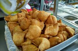 Hot Samosas @ Kakada Ramprasad, Kilpauk, Chennai