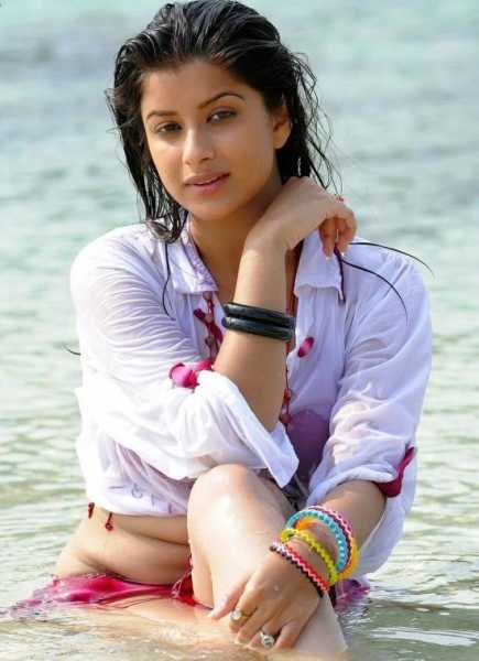 Hot Telugu Actress Madhurima Bikini Pics
