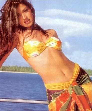 Hot N Sexy Sonali Bendre  Showing Her Huge Boobs Cleavage