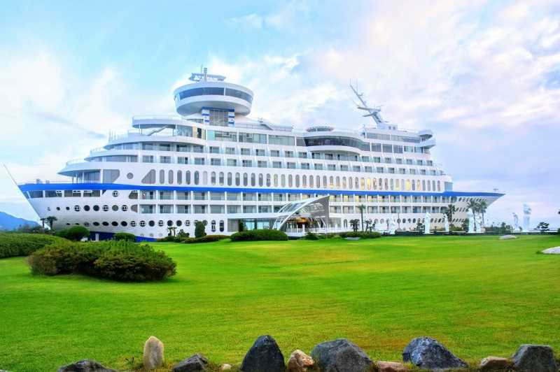 Hotel Review: Sun Cruise Resort And Yacht - Sweet Sharing