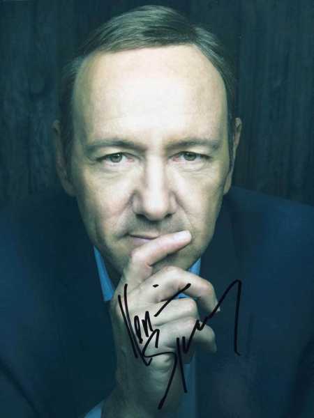 House Of Cards Season 5 #HOConZCafe - Chessboard Pieces Play The Game