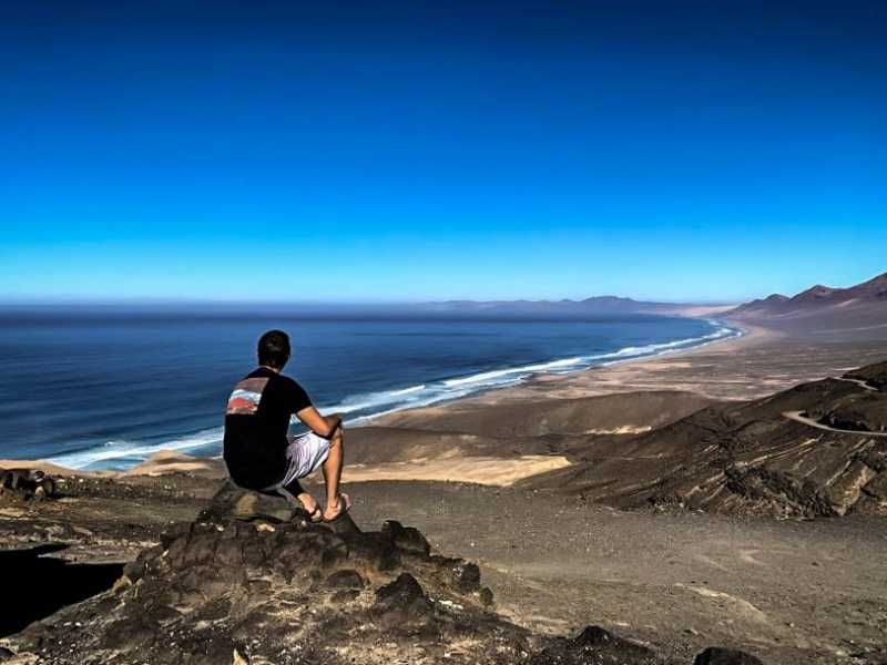 How I Travel Solo Without Being Alone | Mr Worldling