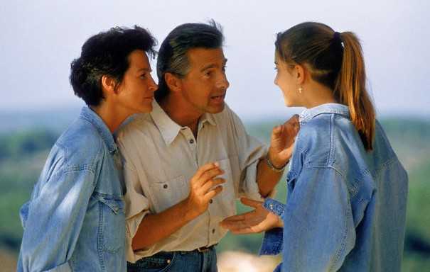 How Indian Parents Can Deal With Teenage Love And Relationships? - Indian Youth