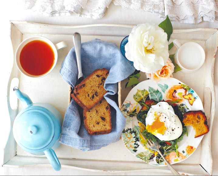 How Not To Screw Up A Romantic Breakfast In Bed?