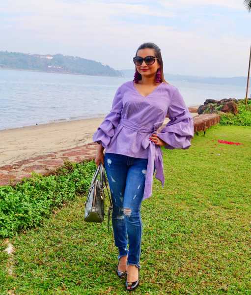 How Petites Can Wear Big Ruffle Sleeves | Five Foot Nothing Shopping