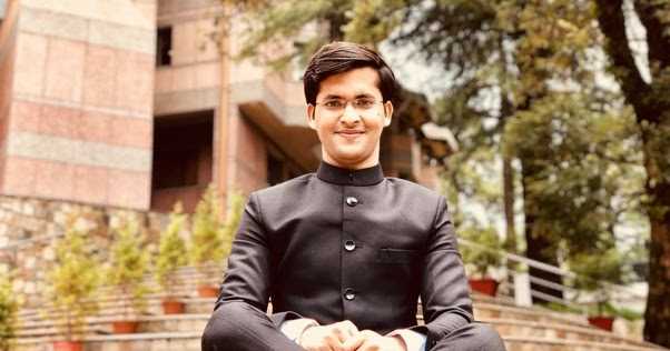 How An Auto Driver’s Iron-Willed Son Became One Of India’s Youngest IAS Officers!  IAS Ansar Ahmad Sheikh