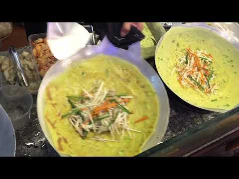 How Do They Make And Eat A Ban Xeo Or Vietnamese Pancake In Vietnam?