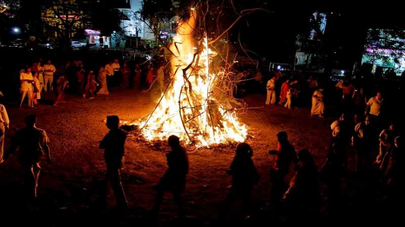 How Is Holika Dahan Celebrated In India? - CheckItHow