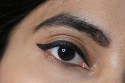 How to Apply Eyeliner for Beginners? Liquid Eyeliner Easy Tutorial - FIVE FEET FIVE
