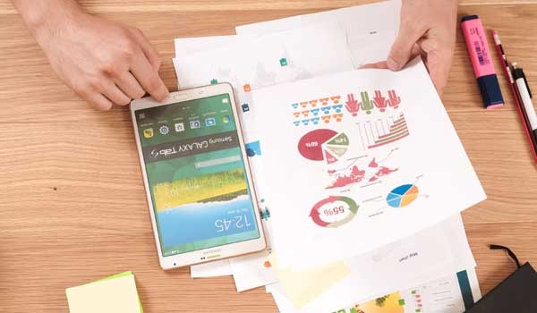 How To Earn A Living Selling Information Products • Cariblogger.com