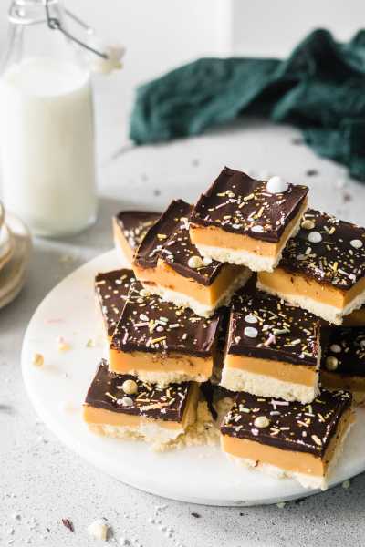 How To Make Millionaire Shortbread - The Cupcake Confession