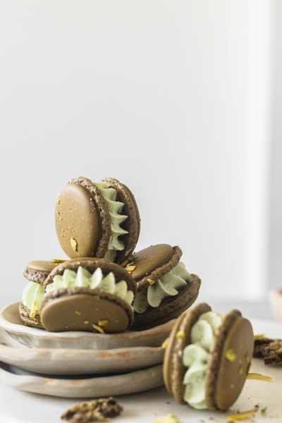How To Make Pistachio Macarons - The Cupcake Confession