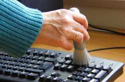 I need a quick/easy way to clean this computer.?