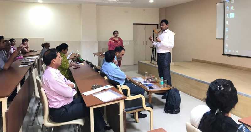 IOT युग अलेक्सा और स्वेच्छा...