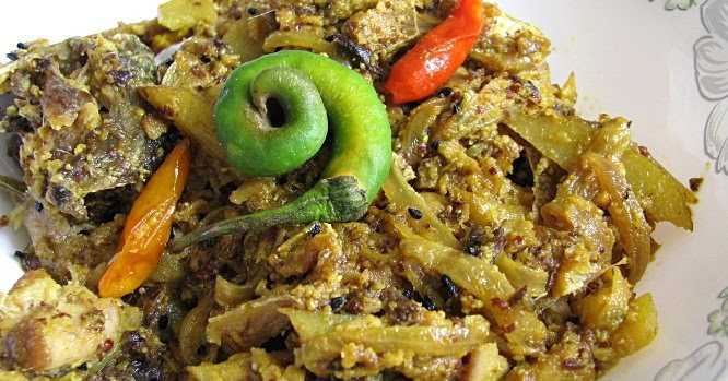 Ilisher Mudo Diye Shorshe Jhal / Hilsa Head Cooked With Mustard Paste 