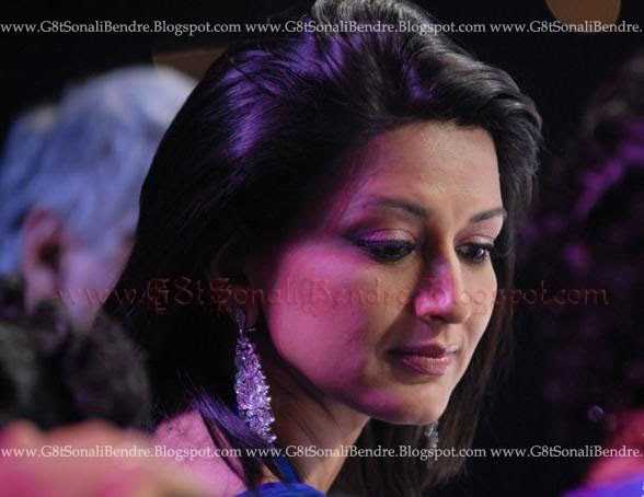 Indian Idol Screen Cap.