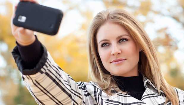 Indian Scientists Made A Research And Delared That Clicking Selfies Now-a-Days Is A Mental Disorder