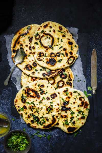 Instant Garlic Naan Recipe { No Yeast } | Garlic Nan Bread