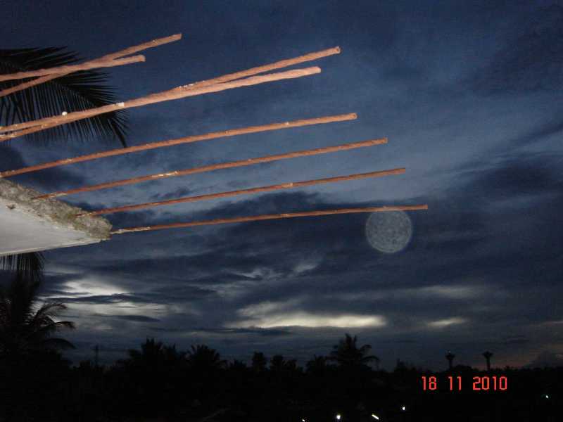 Is Moon In The Picture?