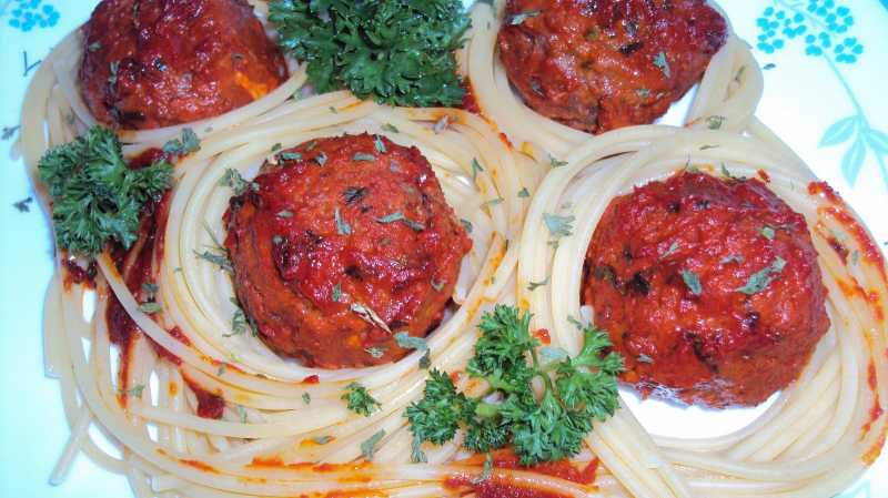 Italian Style Meat Balls With Spaghetti