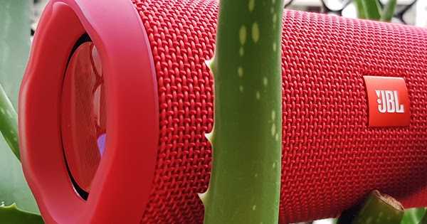 JBL Flip 4 Bluetooth Speaker IPX7 Water Resistant : Review