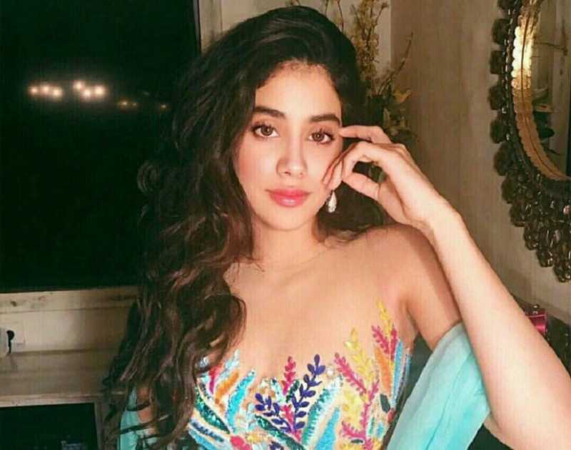 Jahnvi Kapoor Wallpapers & Images For All Her Fans - Let Us Publish