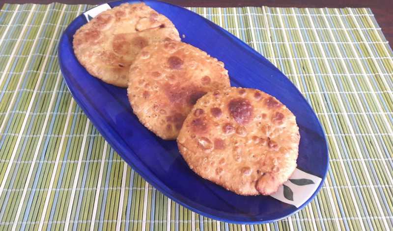 Jaipur Pyaaz Ki Kachori Recipe (Spicy Snack With Onion Filling)