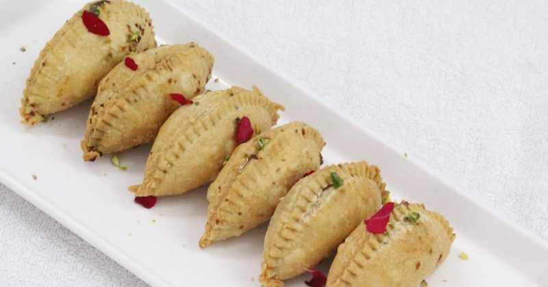 KHOYA GUJIYA / MAWA GUJIYA / GUJIYA WITH HOMEMADE INSTANT MAWA