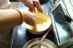 Kadhi with no oil Bhajiyas, Moms version