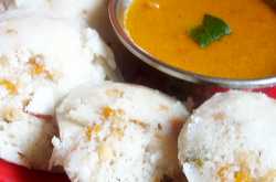 Kanchivaram Idli with Thakkali Kurma